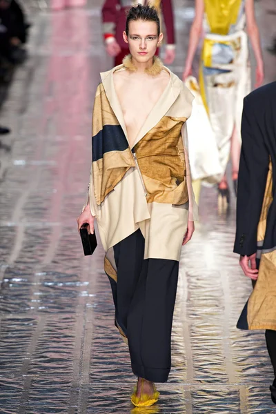 Look 14
